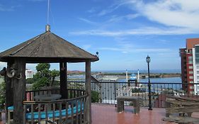 Kenari Tower Hotel